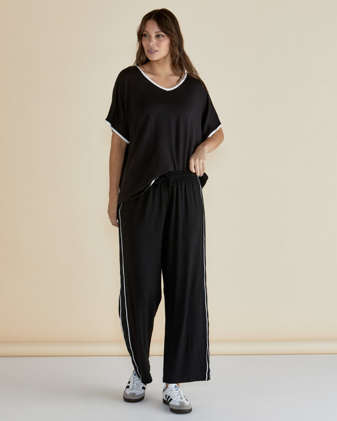 Betty Basics Evelyn Wide Leg Jogger Black