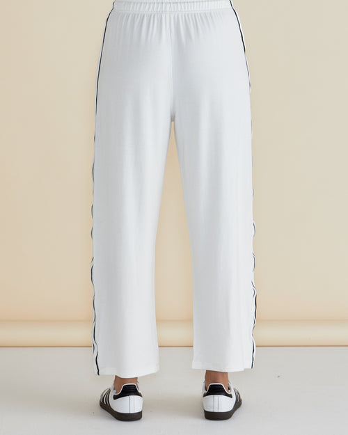 Betty Basics Evelyn Wide Leg Jogger Winter White