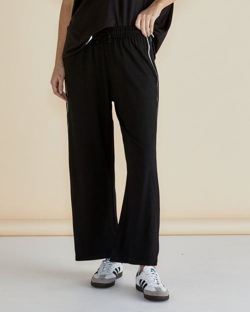 Betty Basics Evelyn Wide Leg Jogger Black